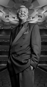 Butch Thompson with symphony orchestra pops